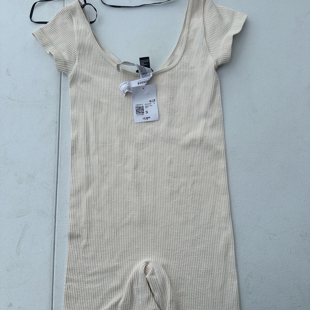 NEW LADIES FOREVER 21 1 Pc OFF WHITE SIZE S